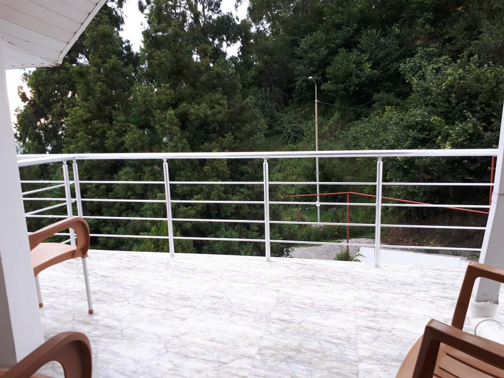 Готель Rezo'S House Кваріаті Екстер'єр фото