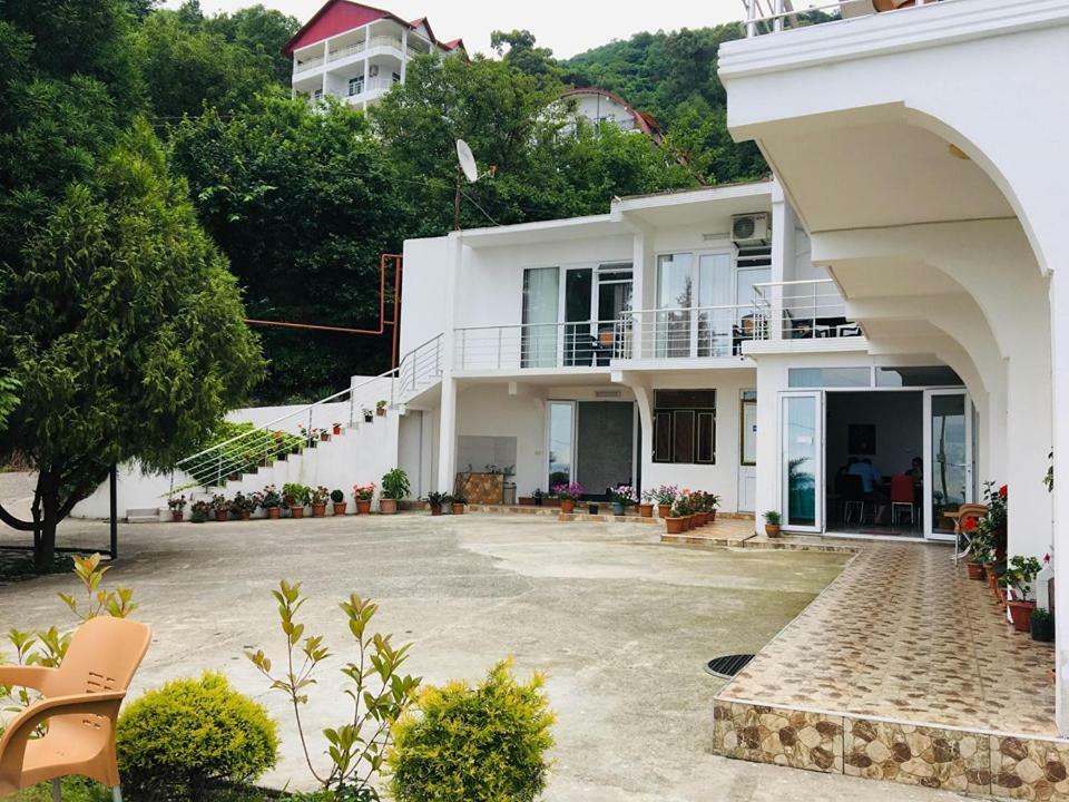 Готель Rezo'S House Кваріаті Екстер'єр фото
